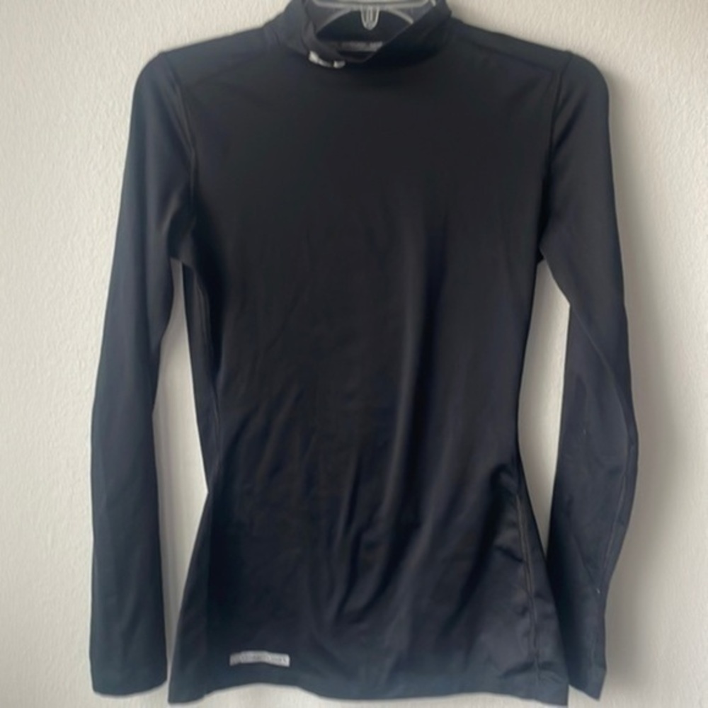 Under Armour Top women's small or medium cold gear